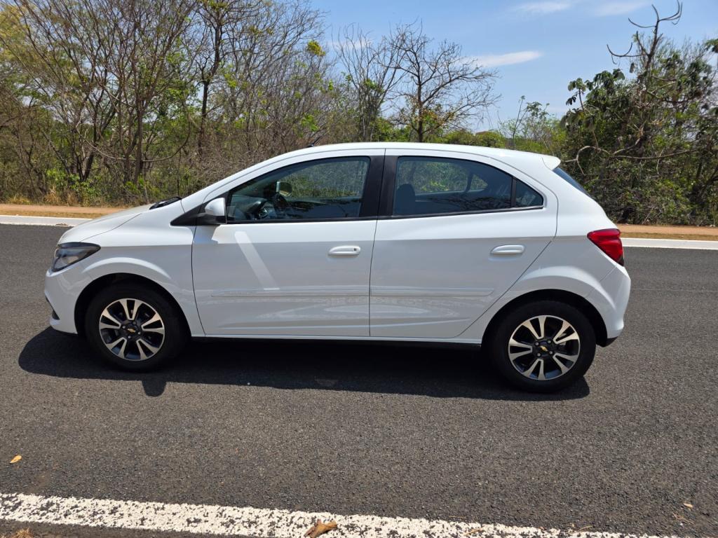 CHEVROLET Onix Hatch - Foto