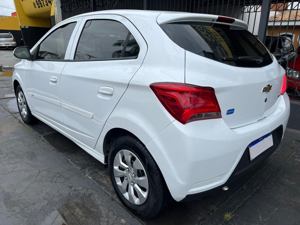 CHEVROLET Onix Hatch - Foto
