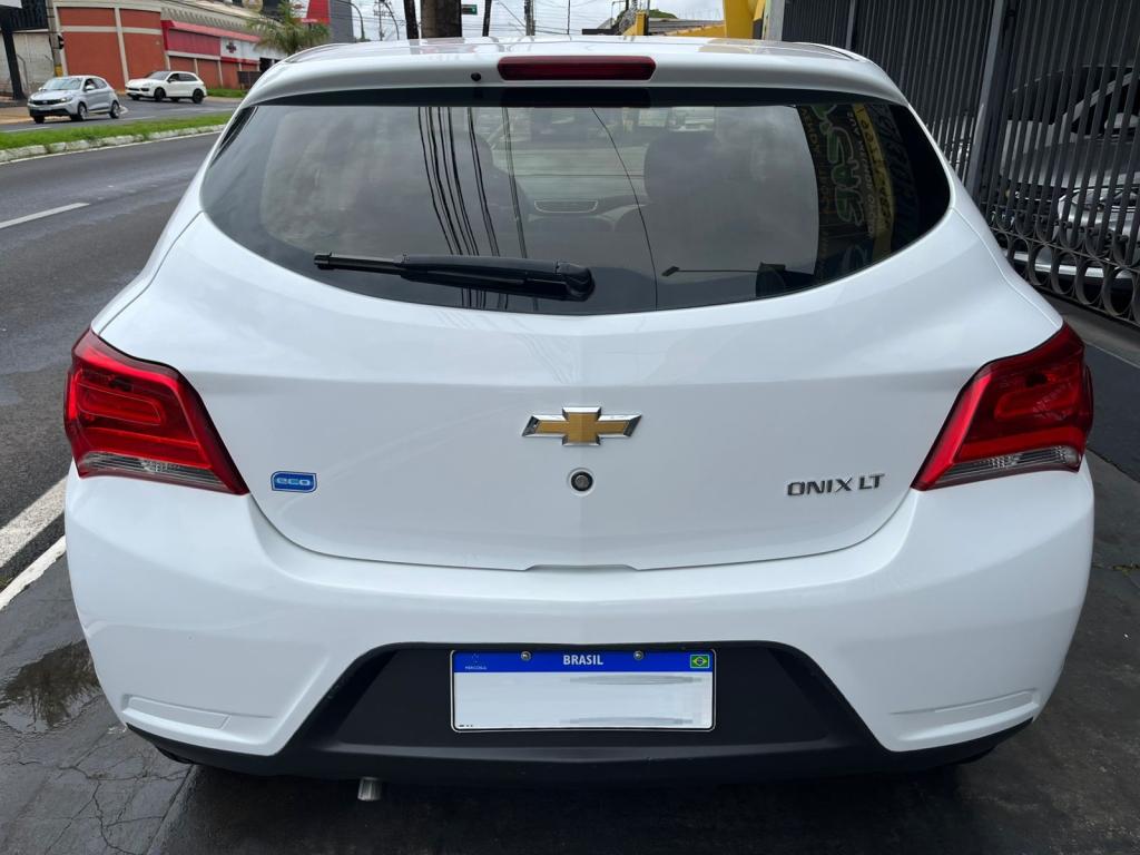 CHEVROLET Onix Hatch - Foto