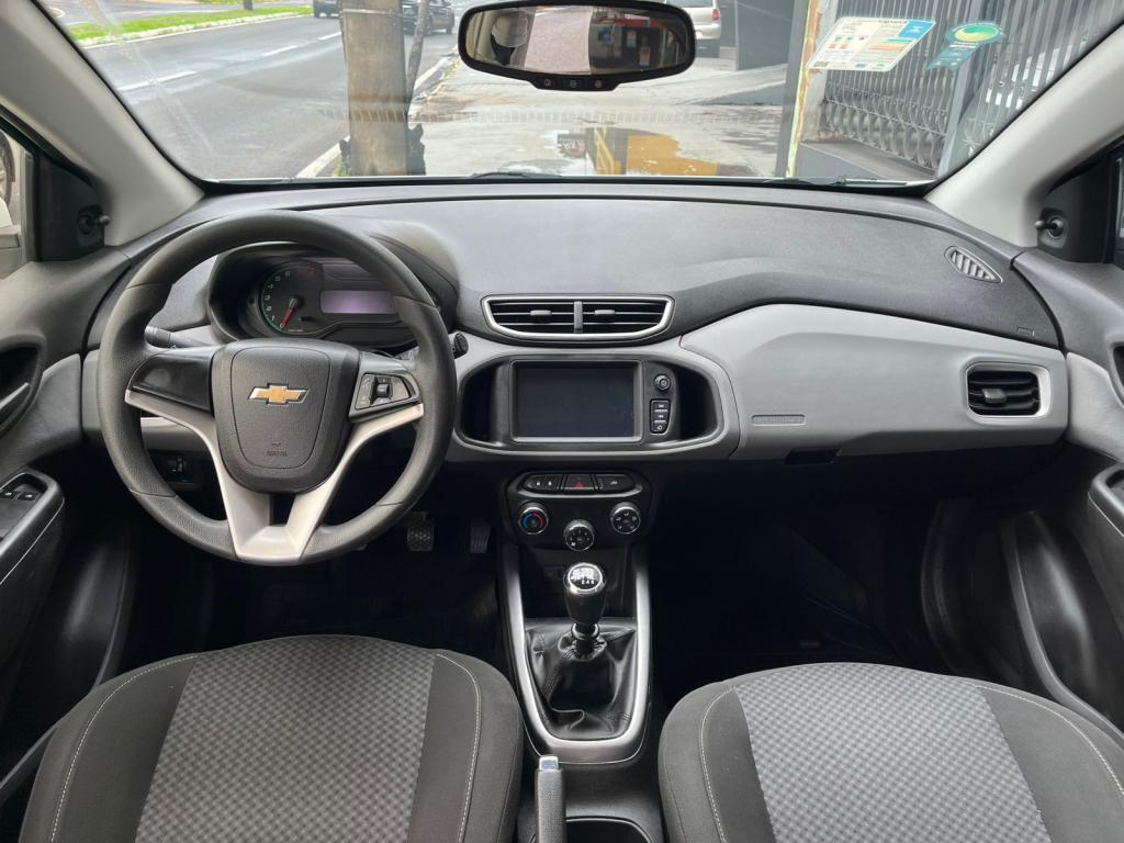 CHEVROLET Onix Hatch - Foto