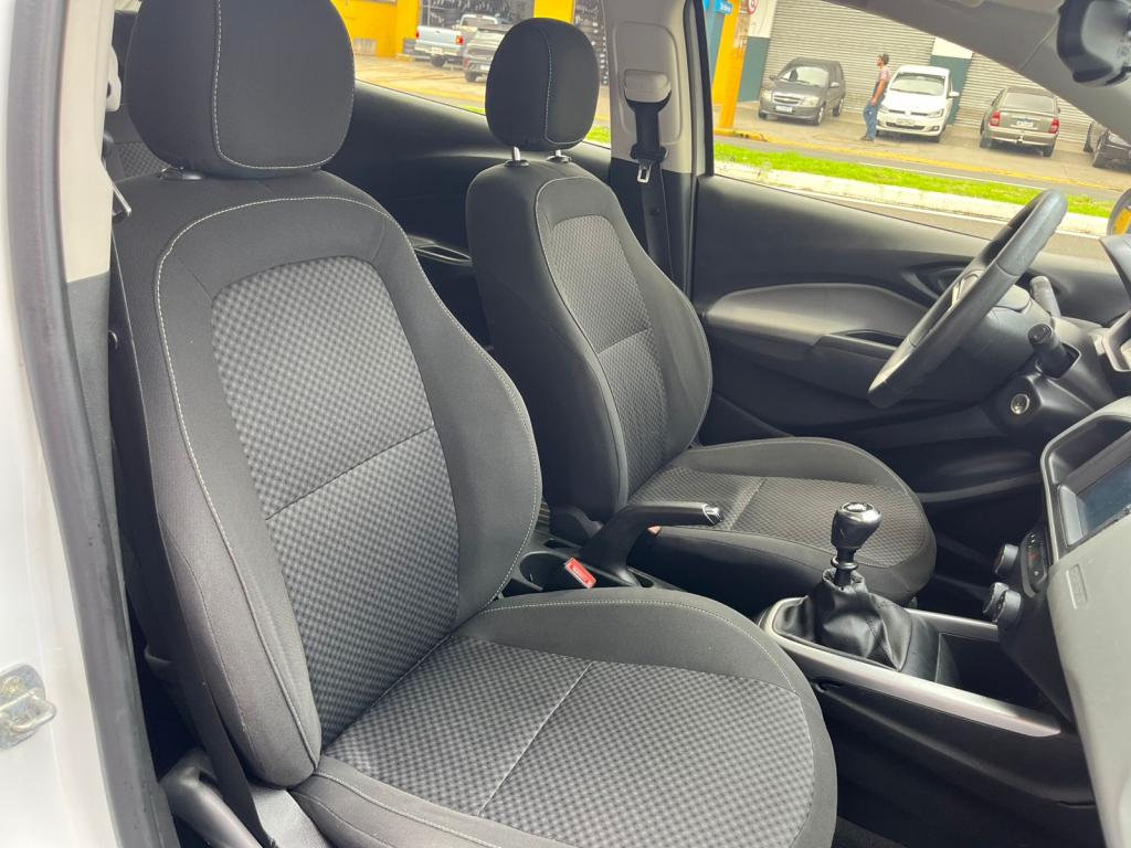 CHEVROLET Onix Hatch - Foto