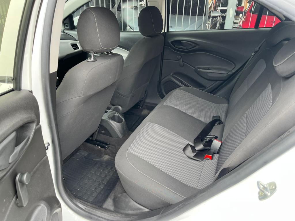 CHEVROLET Onix Hatch - Foto