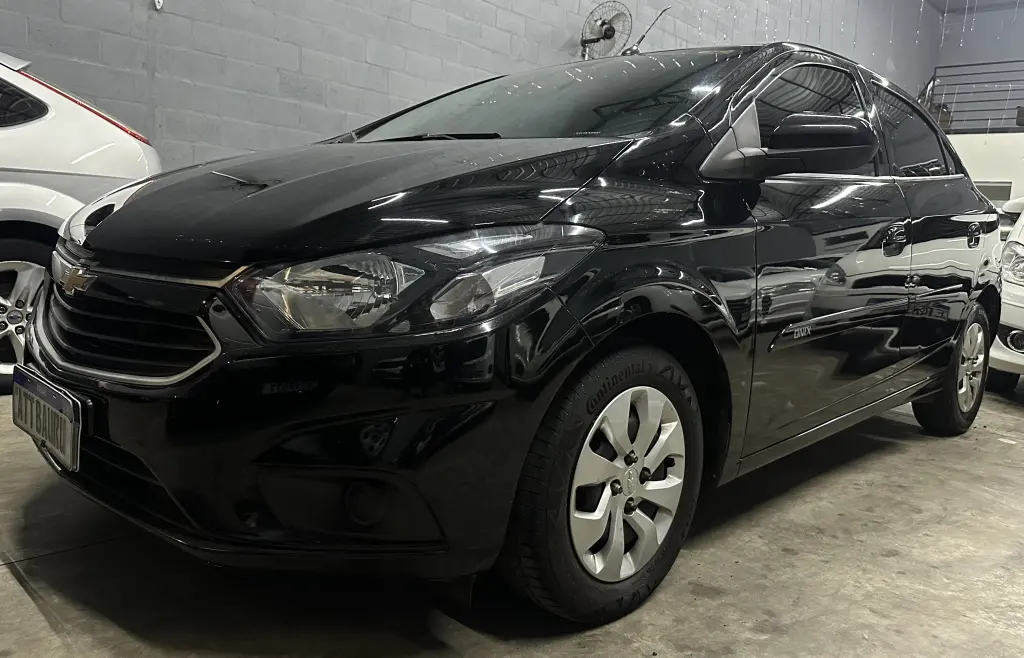 CHEVROLET Onix Hatch - Foto