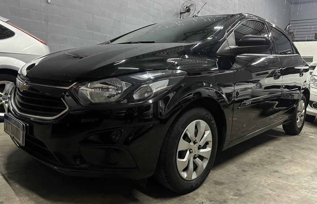 CHEVROLET Onix Hatch - Foto