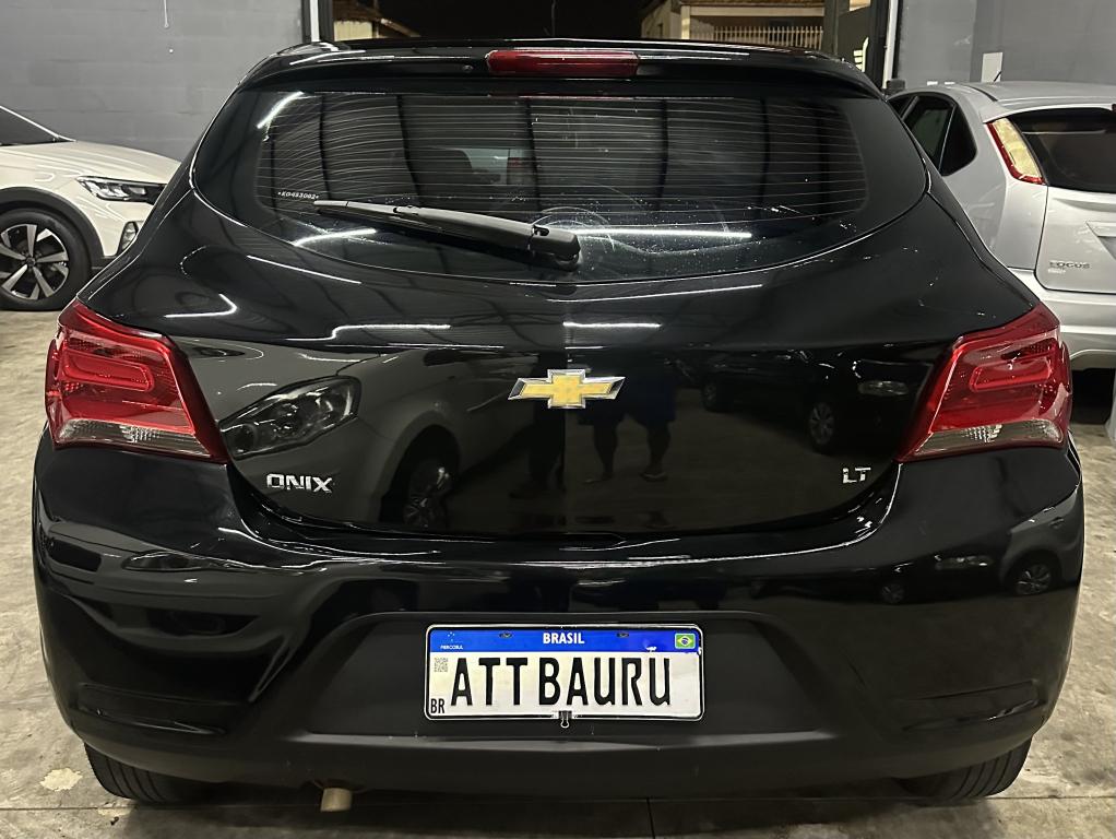 CHEVROLET Onix Hatch - Foto