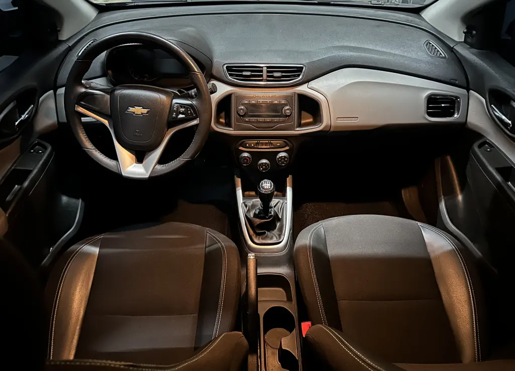 CHEVROLET Onix Hatch - Foto