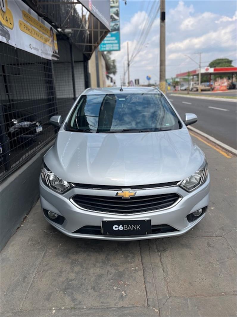 CHEVROLET Onix Hatch - Foto