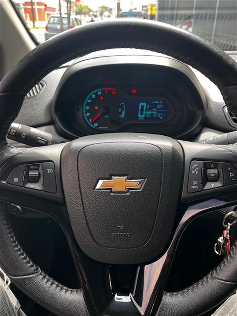 CHEVROLET Onix Hatch - Foto