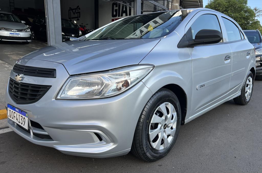 CHEVROLET Onix Hatch - Foto