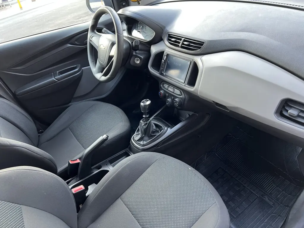 CHEVROLET Onix Hatch - Foto