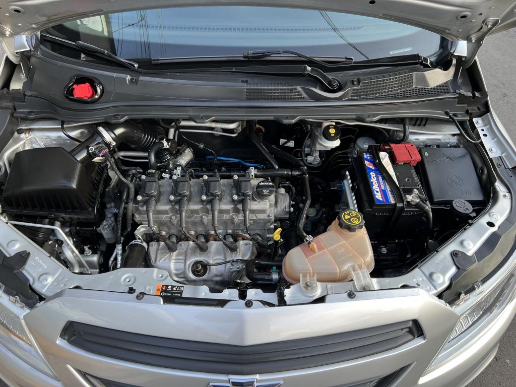 CHEVROLET Onix Hatch - Foto