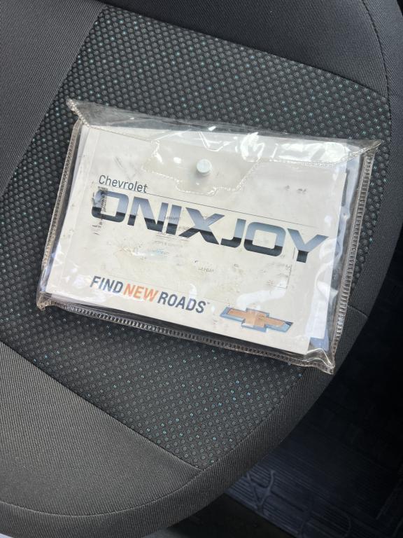 CHEVROLET Onix Hatch - Foto