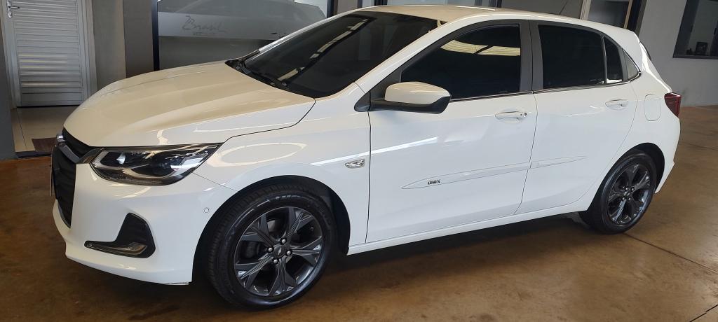 CHEVROLET Onix Hatch - Foto