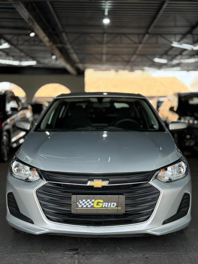 CHEVROLET Onix Hatch - Foto