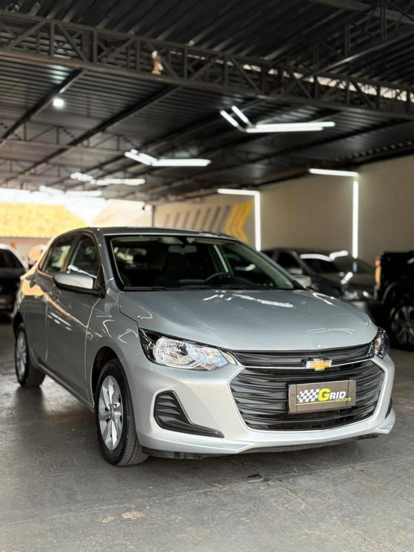 CHEVROLET Onix Hatch - Foto