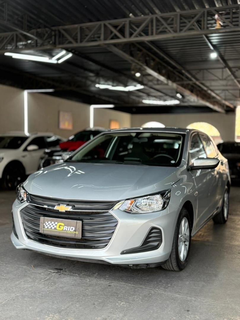 CHEVROLET Onix Hatch - Foto