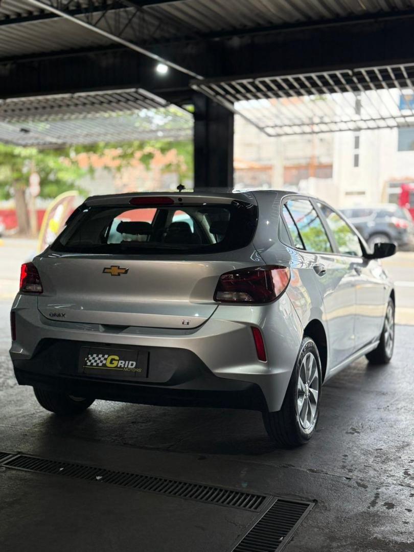 CHEVROLET Onix Hatch - Foto