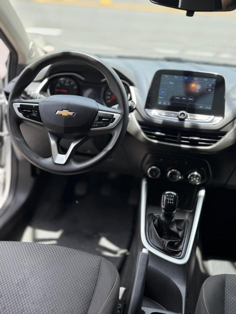 CHEVROLET Onix Hatch - Foto