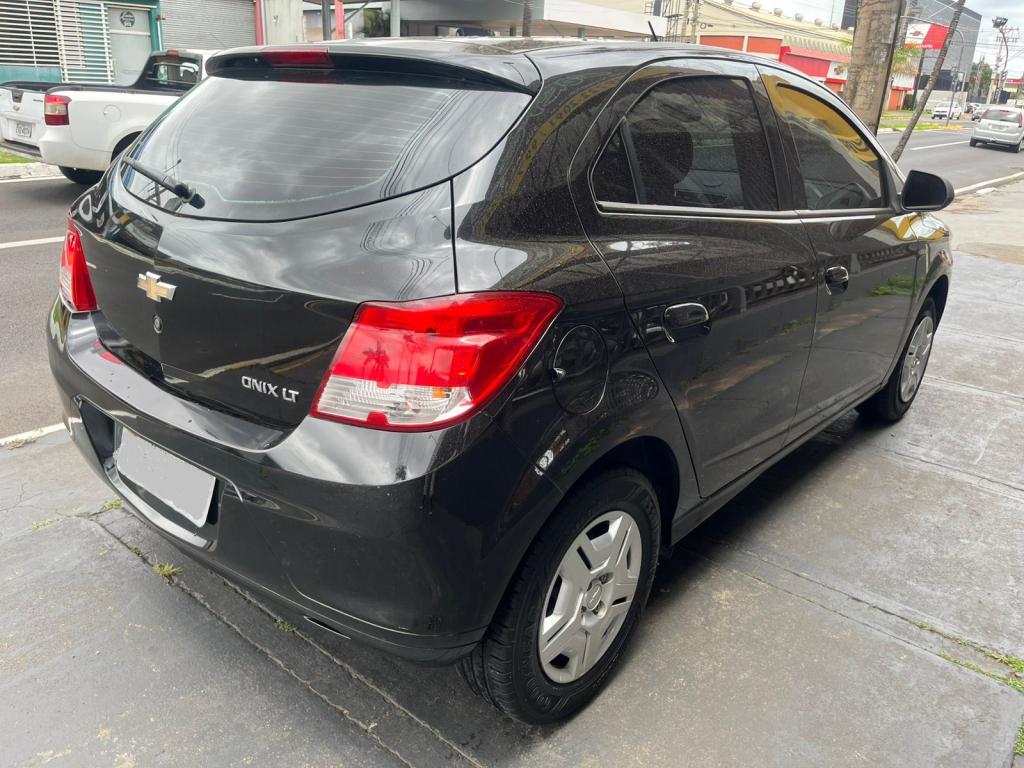 CHEVROLET Onix Hatch - Foto