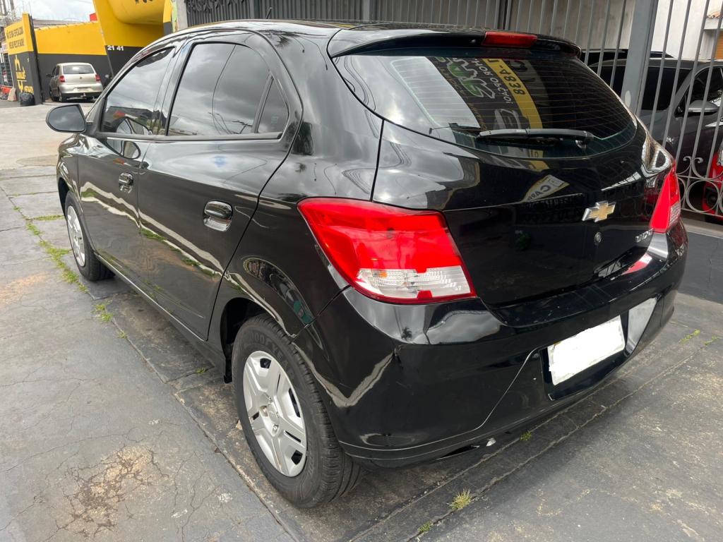 CHEVROLET Onix Hatch - Foto