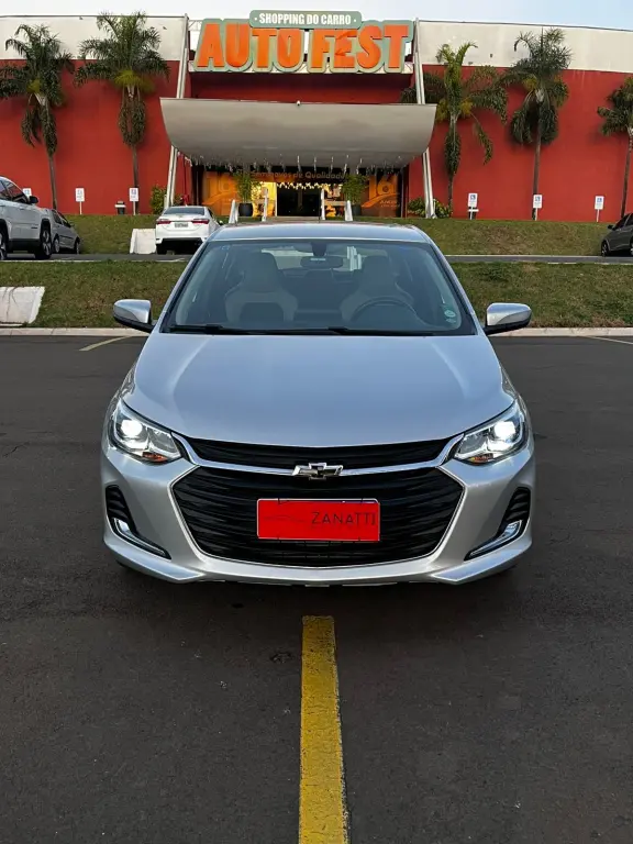 CHEVROLET Onix Hatch - Foto