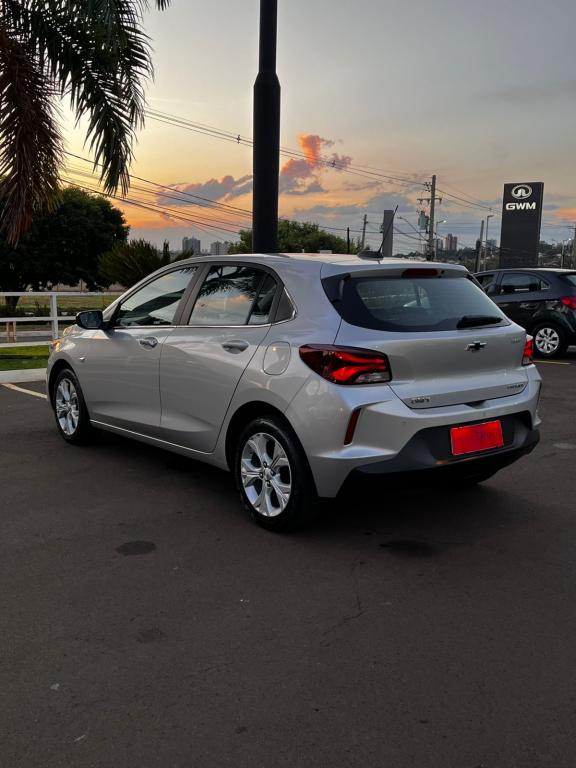 CHEVROLET Onix Hatch - Foto