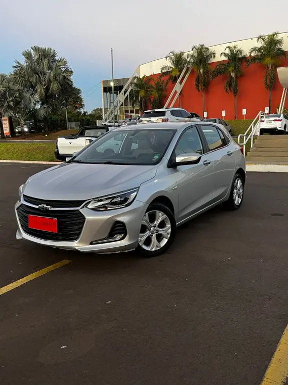 CHEVROLET Onix Hatch - Foto