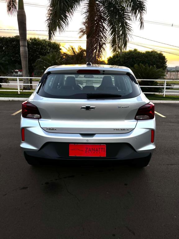 CHEVROLET Onix Hatch - Foto