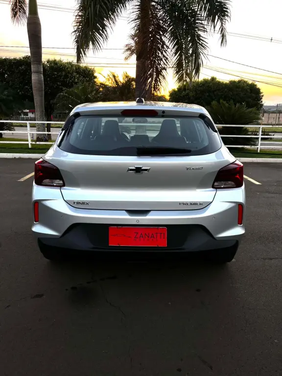 CHEVROLET Onix Hatch - Foto