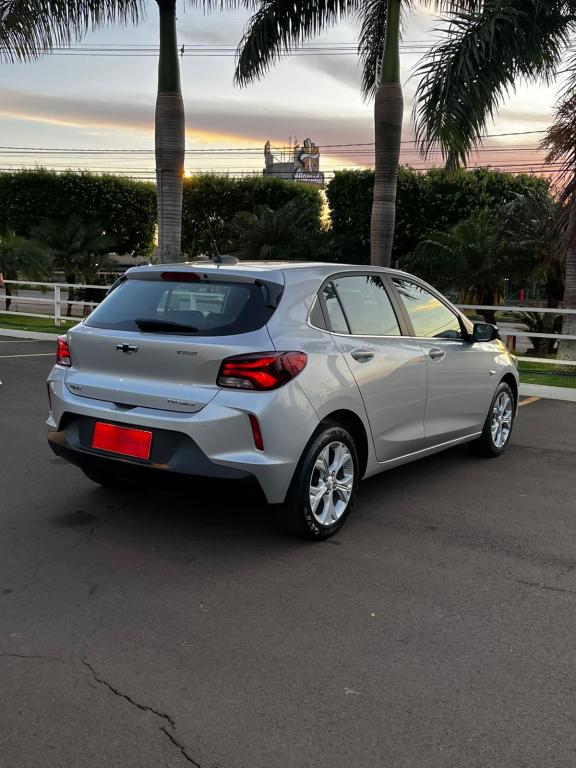 CHEVROLET Onix Hatch - Foto