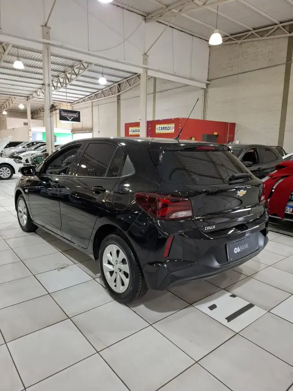 CHEVROLET Onix Hatch - Foto