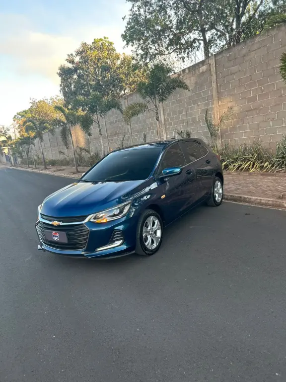 CHEVROLET Onix Hatch - Foto