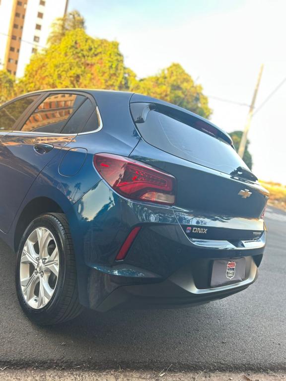 CHEVROLET Onix Hatch - Foto