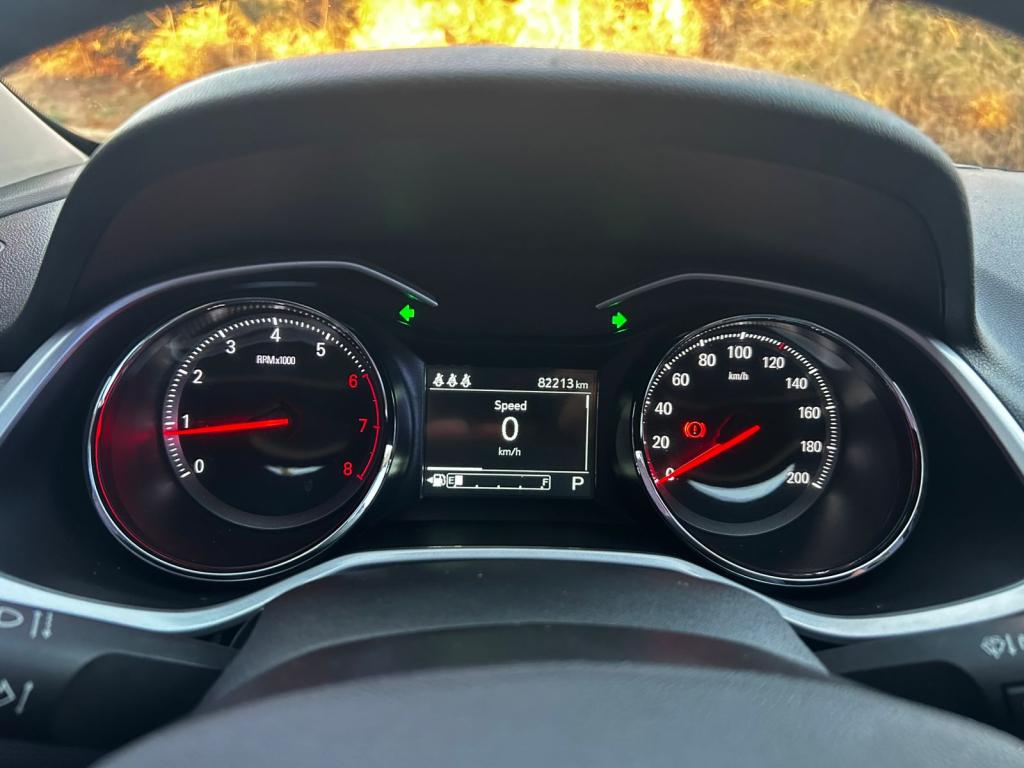 CHEVROLET Onix Hatch - Foto