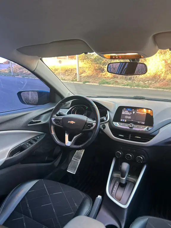 CHEVROLET Onix Hatch - Foto