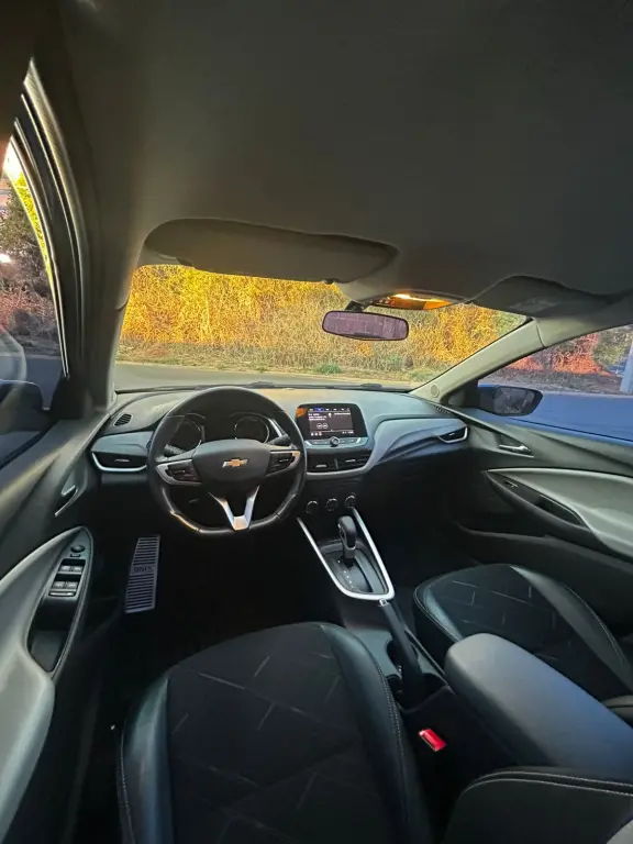 CHEVROLET Onix Hatch - Foto