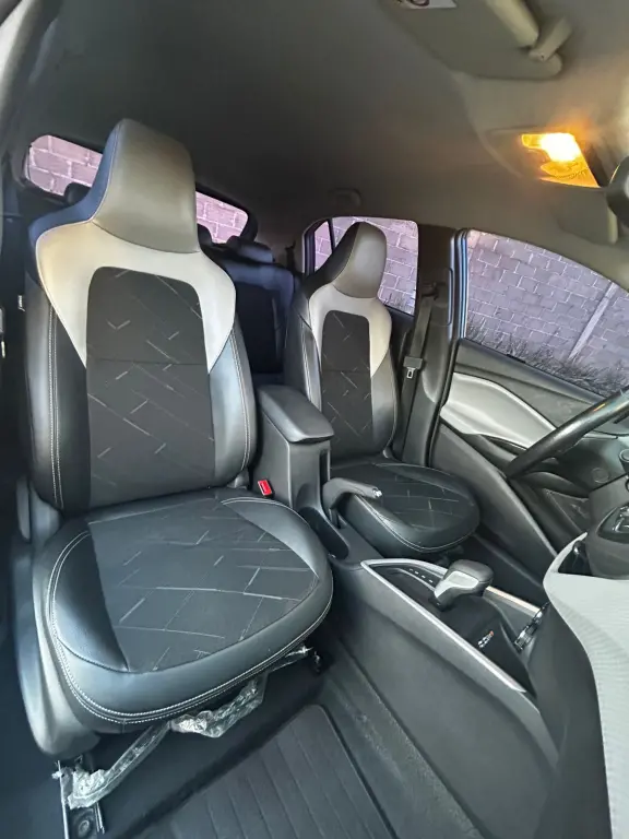 CHEVROLET Onix Hatch - Foto