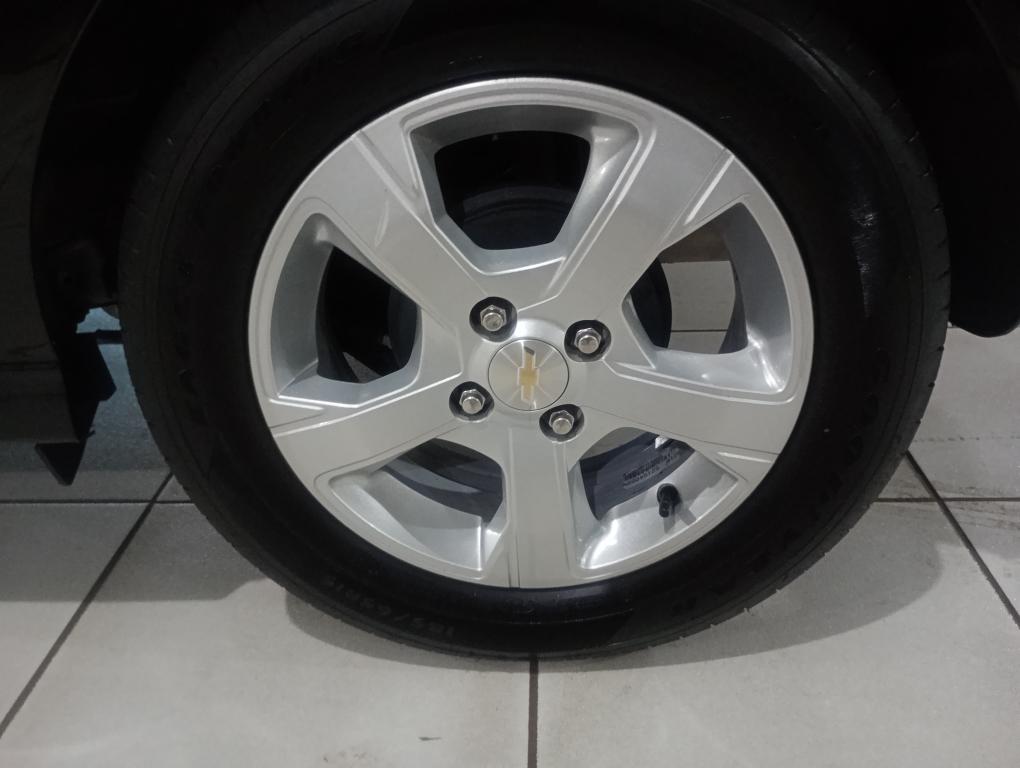 CHEVROLET Onix Hatch - Foto