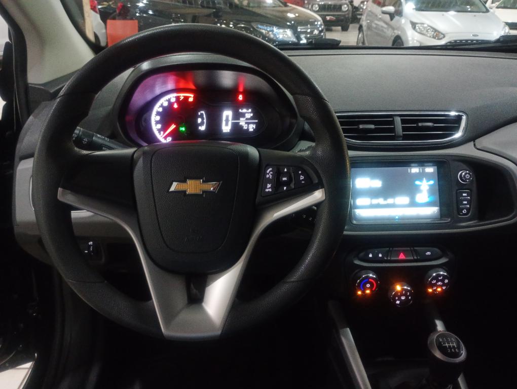 CHEVROLET Onix Hatch - Foto