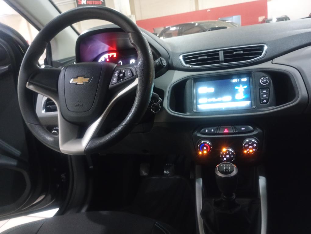 CHEVROLET Onix Hatch - Foto