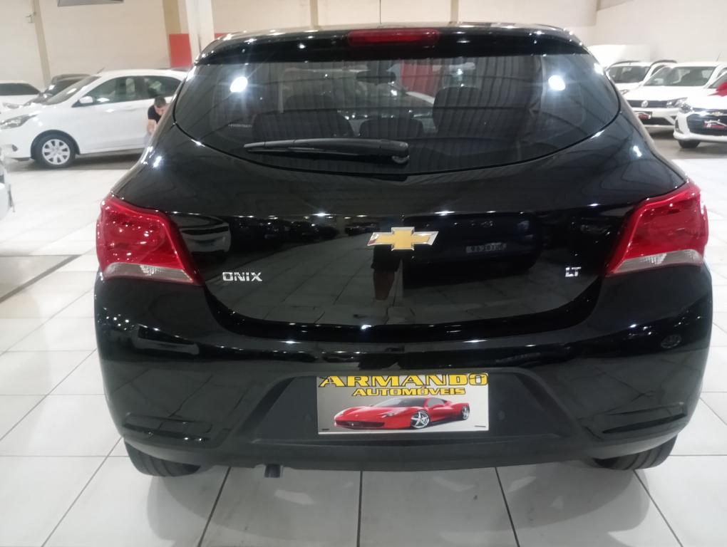 CHEVROLET Onix Hatch - Foto