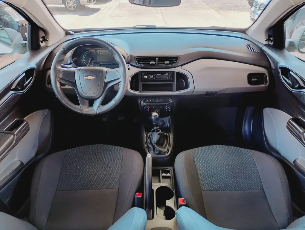 CHEVROLET Onix Hatch - Foto