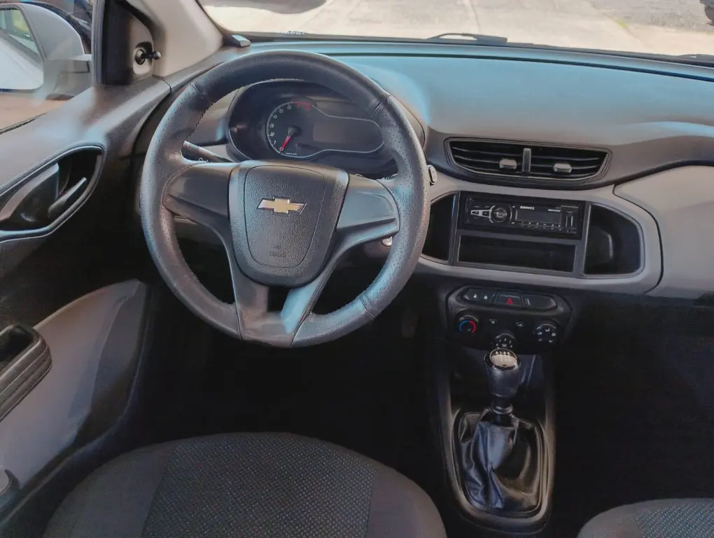 CHEVROLET Onix Hatch - Foto