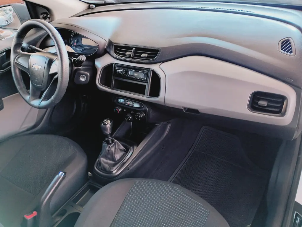 CHEVROLET Onix Hatch - Foto