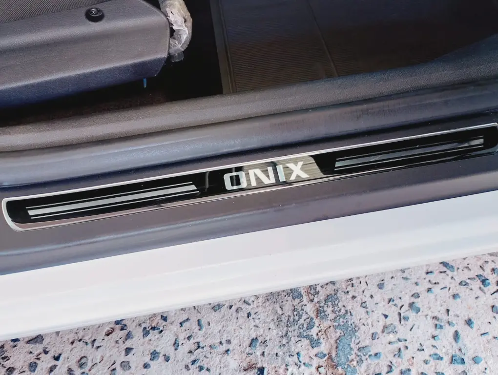 CHEVROLET Onix Hatch - Foto