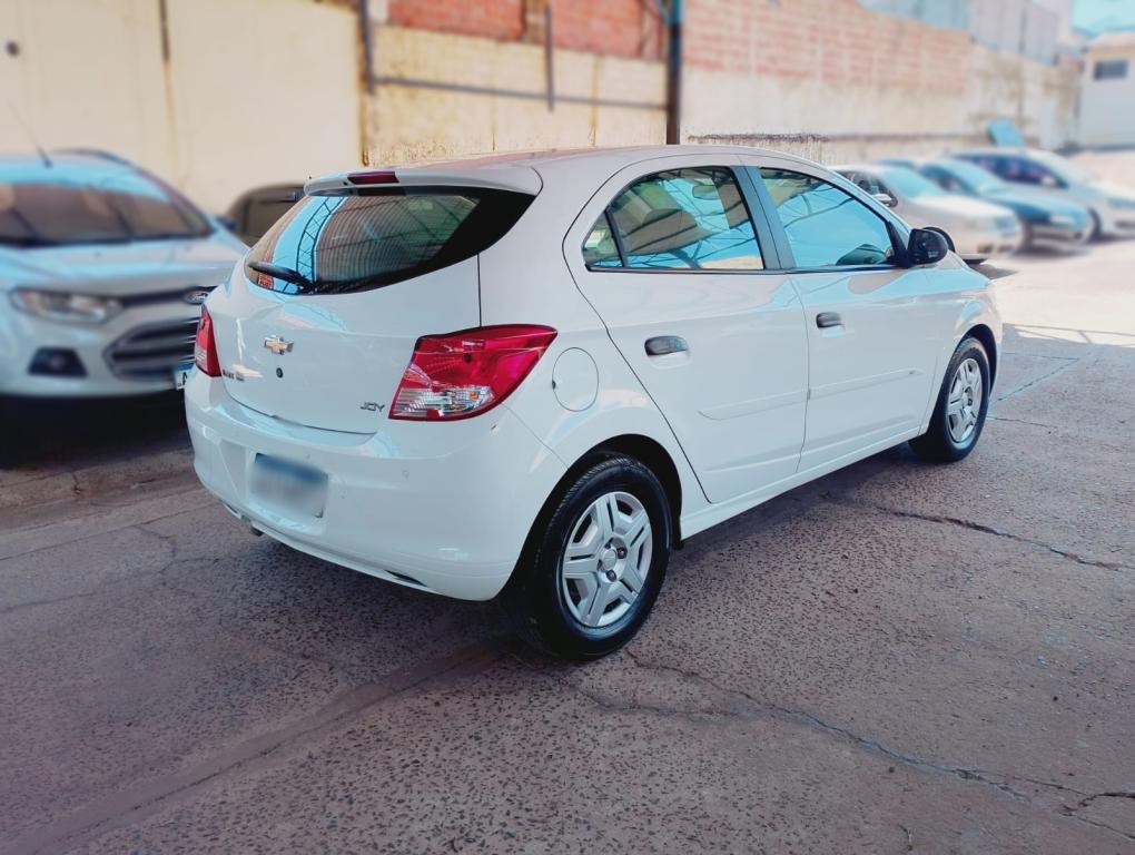 CHEVROLET Onix Hatch - Foto