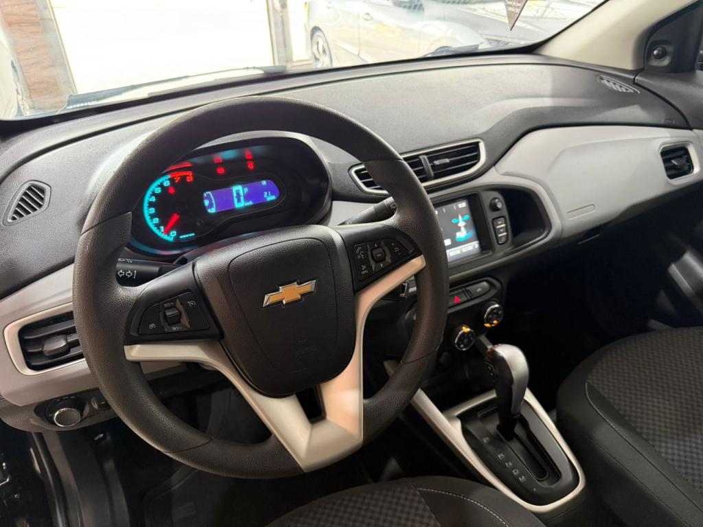 CHEVROLET Onix Hatch - Foto