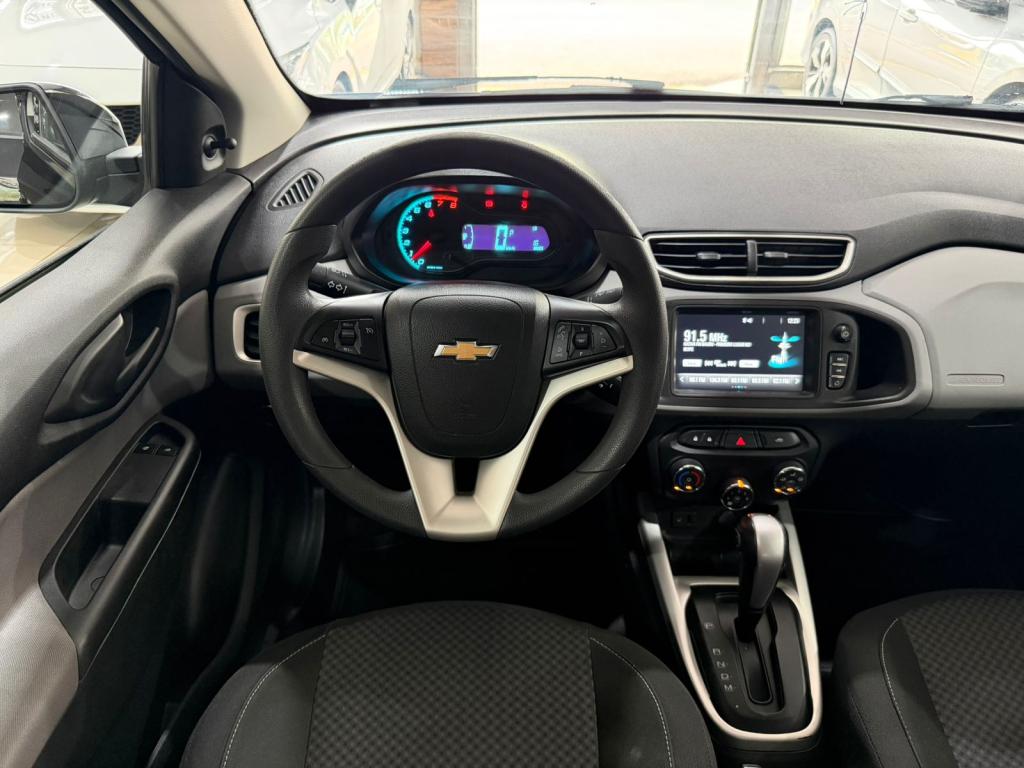 CHEVROLET Onix Hatch - Foto