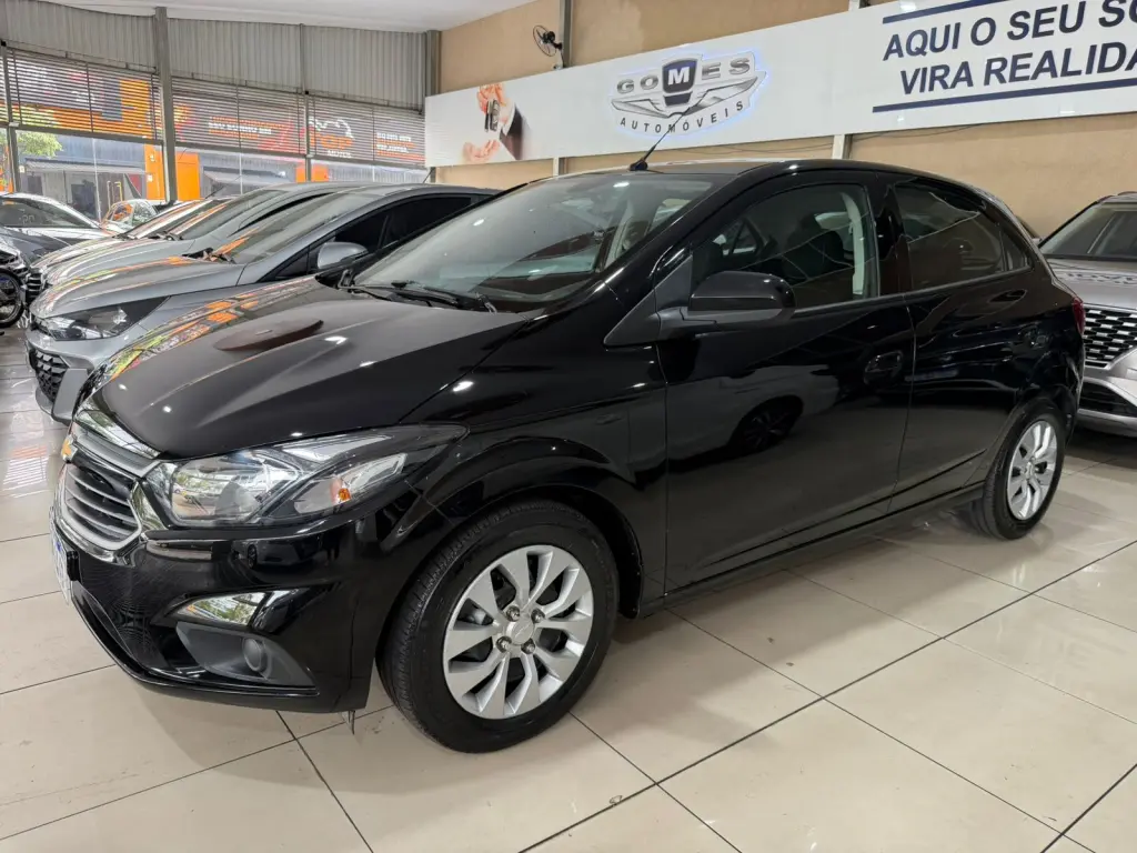 CHEVROLET Onix Hatch - Foto