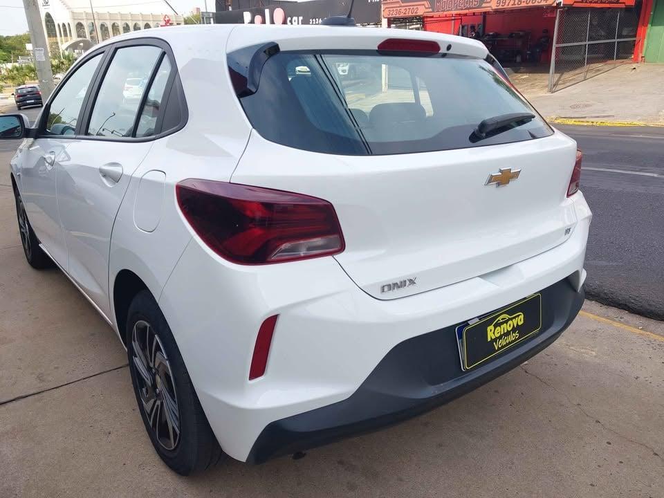 CHEVROLET Onix Hatch - Foto